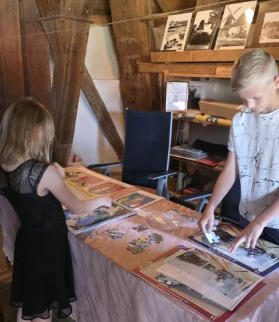 Unsere Puzzel mit Ortswappenmotiv und Eisenbahn kamen gut bei den Kindern an.