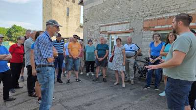 Tobias Lücke (r.) begrüßte die Teilnehmenden