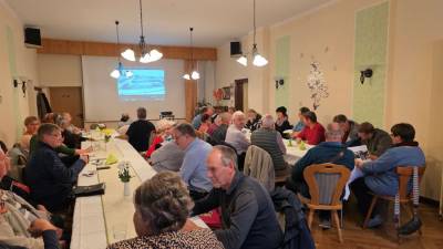 viele Besucher bei der Vorstellung des neuen Heimatkalenders
