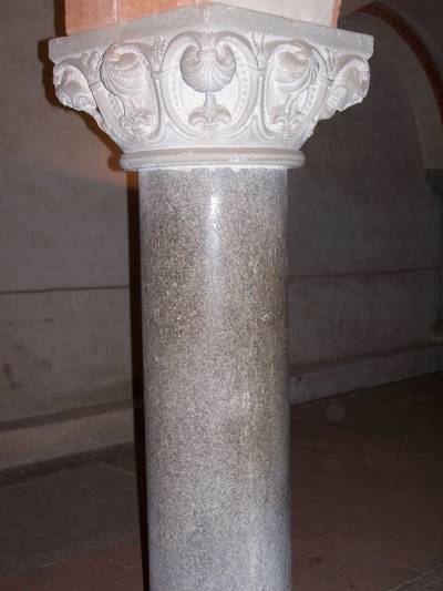 Säule mit glänzender Politur