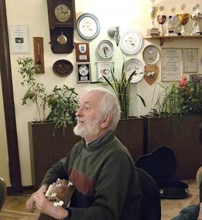 Ulrich Kriehn gab eine gesangliche Einlage auf plattdeutsch.