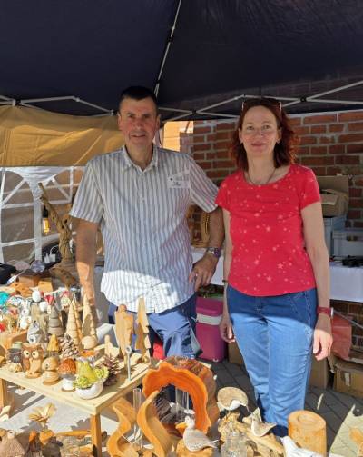 Verkaufsstand mit Holzprodukten