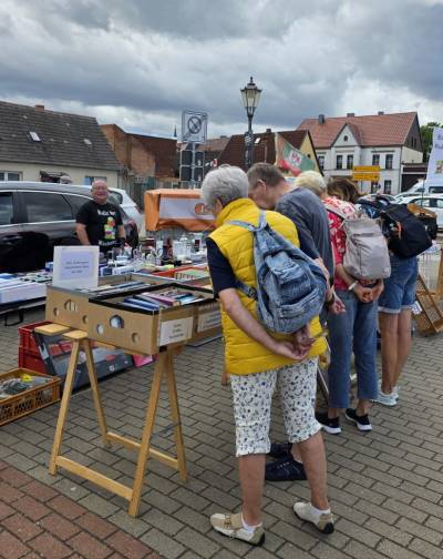 Verkaufsstand mit Trödel