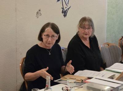 v.l. Antje Reichelt, Theresia Gebauer