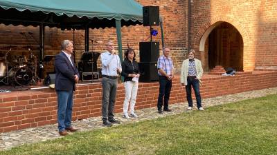 Harald Bothe (2.v.r.) Pfingsbieranstich 2022 im Kloster Jerichow