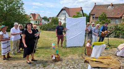 Die Jerichower Mühlenfreunde boten den Besuchern ein umfangreiches Programm. Es gab viel Applaus vom Publikum.