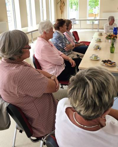 Kulturinteressierte beim ersten Literaturtreff im Bürgerhaus Jerichow