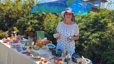 Brigitte Hannemann aus Jerichow bot Keramik an.