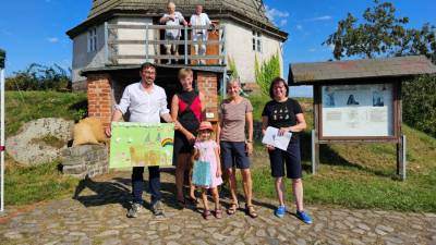 Elke Thele (2.v.r.) nahm den Sonderpreis für die Regenbogenkäfergruppe aus der Kita Wirbelwind entgegen.
