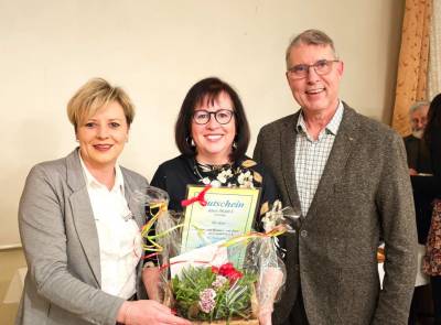 v.l. Cathleen Lücke (Bürgermeisterin der Einheitsgemeinde Jerichow) Vorsitzende Yvette Below, Ortsbürgermeister Andreas Dertz