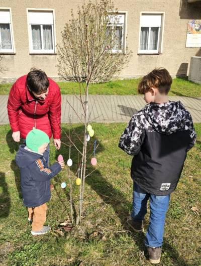 Auch die Kleinen halfen mit.