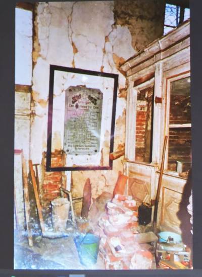 Innenraum der Kirche vor den Sanierungsarbeiten