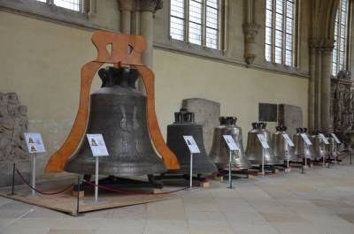 Ein hölzerner Rahmen im Magdeburger Dom gibt bereits jetzt einen imposanten Eindruck von ihrer künftigen Dimension. 