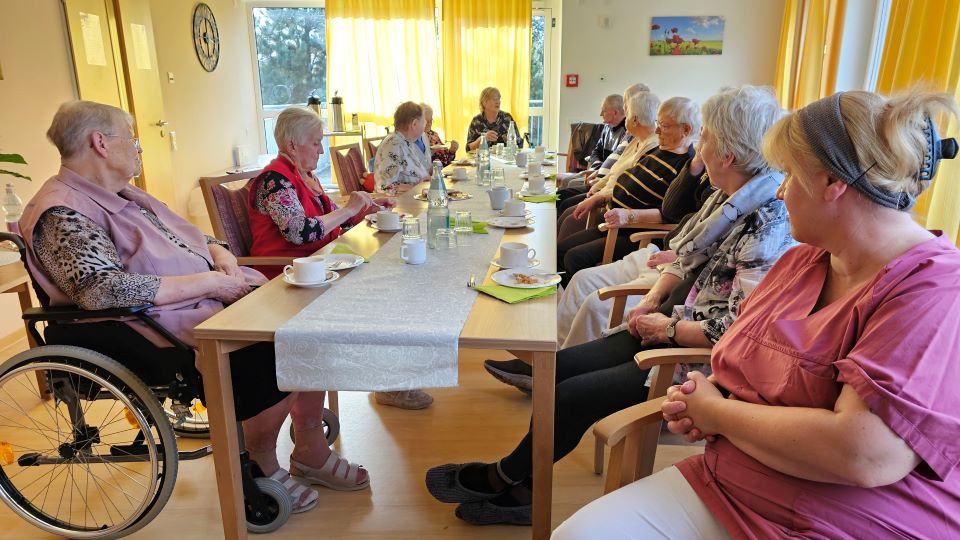 Die Anwesenden lauschten der Vorstellung des neuen Heimatkalenders 2025