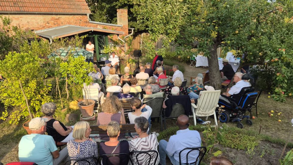 Gartenlauschen bei Familie Eisbein/Gebauer
